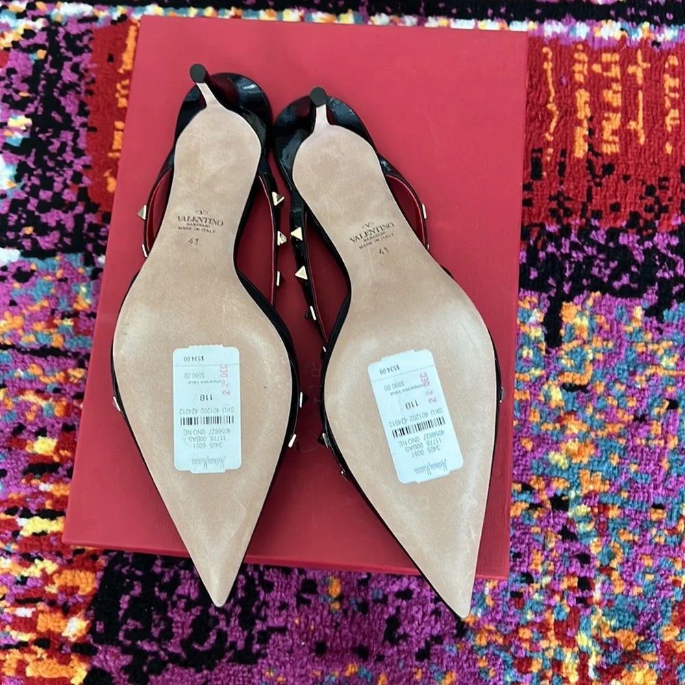 Valentino Garavani, never worn. Trademark spiked mule, black patten leather. - Picture 4 of 9